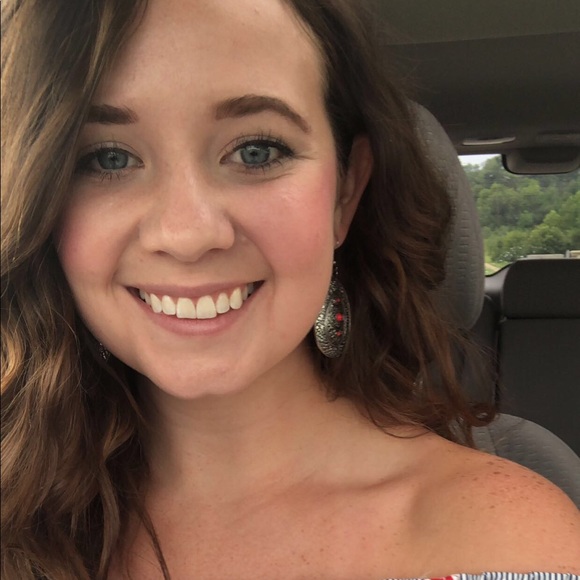 Meet your Posher, Hannah - Picture 1 of 1